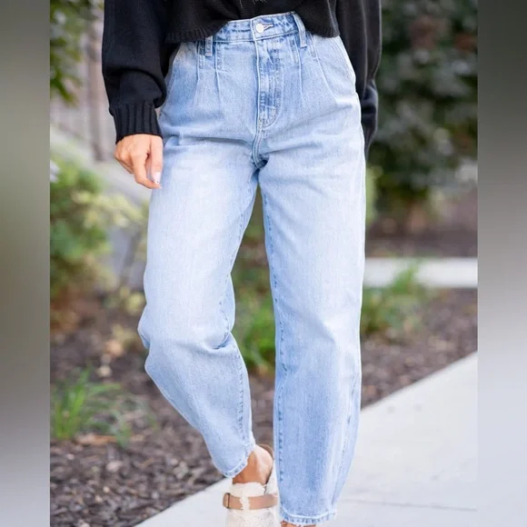 KanCan Pleated + Tapered Fit Barrel Denim - Picture 2 of 11